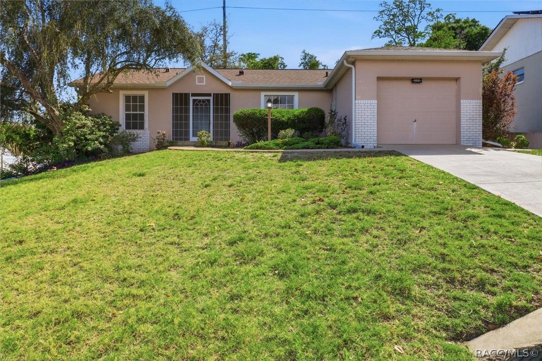966 W Starjasmine Place, Beverly Hills, FL 34465 2/2/1 Home in Beverly Hills FLo