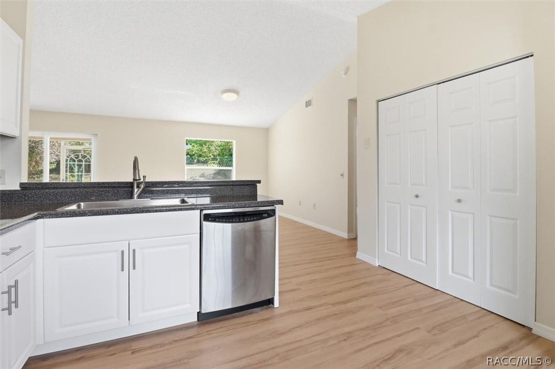966 W Starjasmine Place, Beverly Hills, FL 34465 Storage/pantry