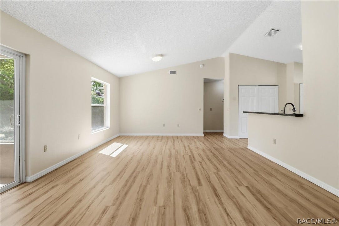 966 W Starjasmine Place, Beverly Hills, FL 34465 Living & Dining area