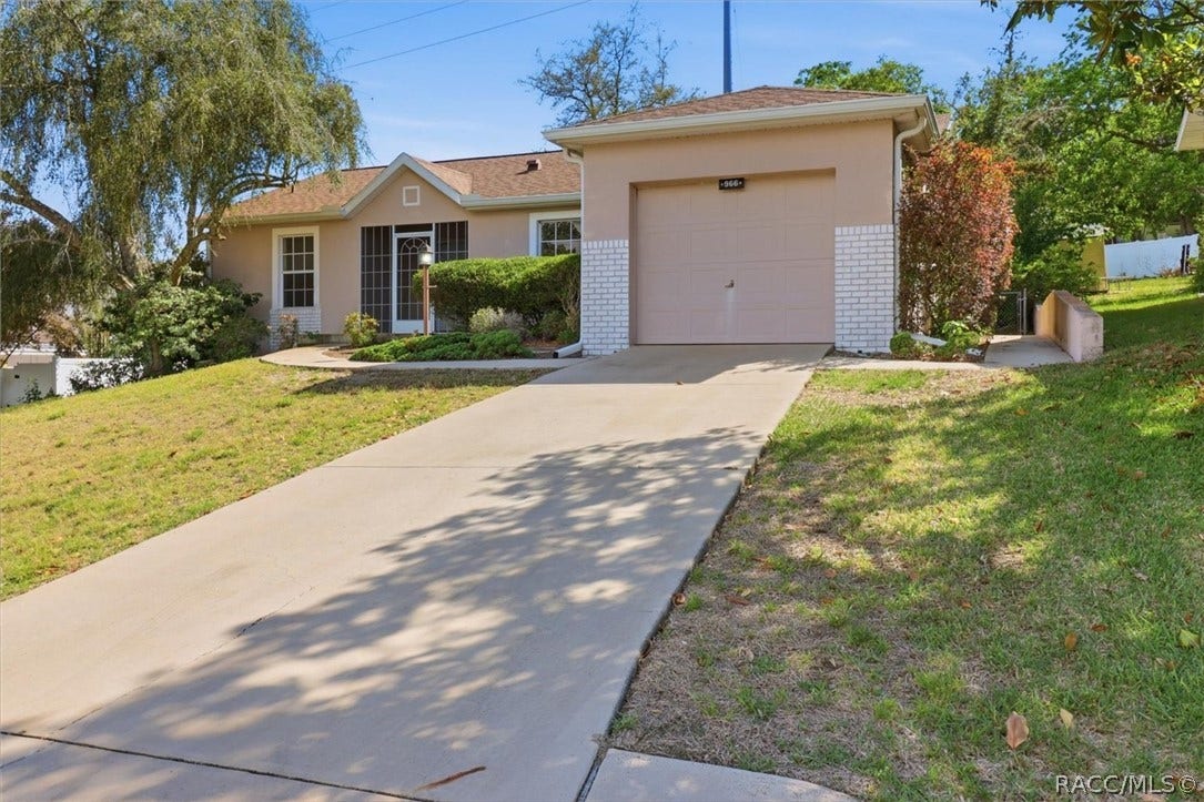 966 W Starjasmine Place, Beverly Hills, FL 34465 Exterior Front