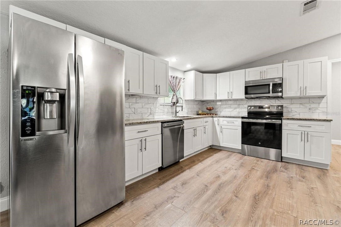6886 W Edgewood Lane, Homosassa, FL 34448 6886 W Edgewood Lane, Homosassa, FL 34448