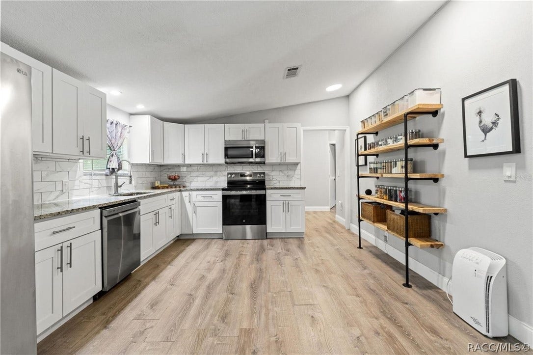 6886 W Edgewood Lane, Homosassa, FL 34448 6886 W Edgewood Lane, Homosassa, FL 34448