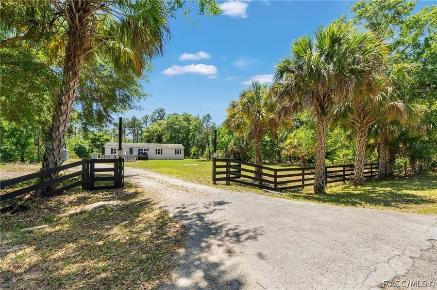 Property photo for 6886 W Edgewood Lane, Homosassa, FL