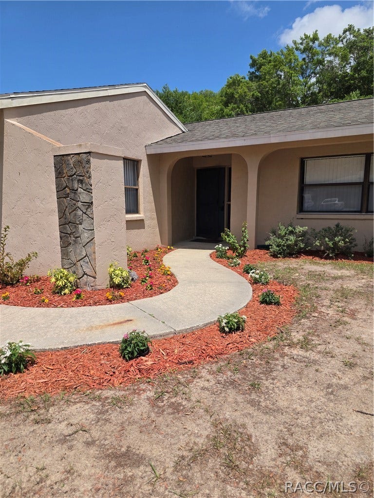 8219 W Trotter Lane, Homosassa, FL 34446 Front Entry