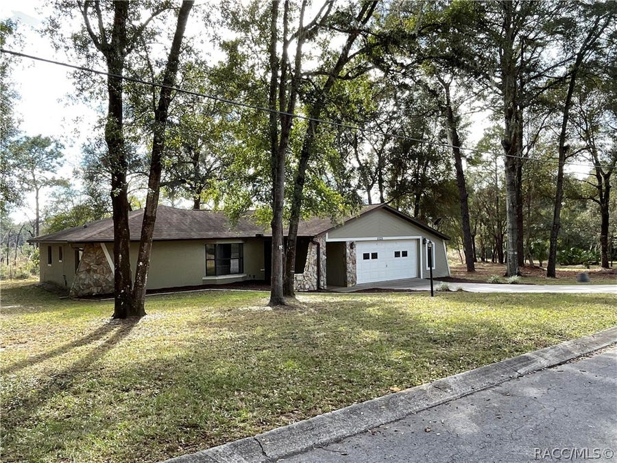 Property photo for 1323 W Bucknell Avenue, Inverness, FL
