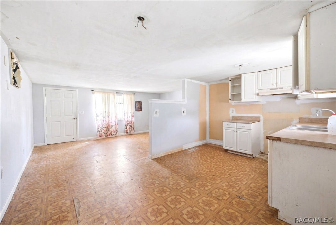 10 S Jackson Street, Beverly Hills, FL 34465 Dining/Kitchen