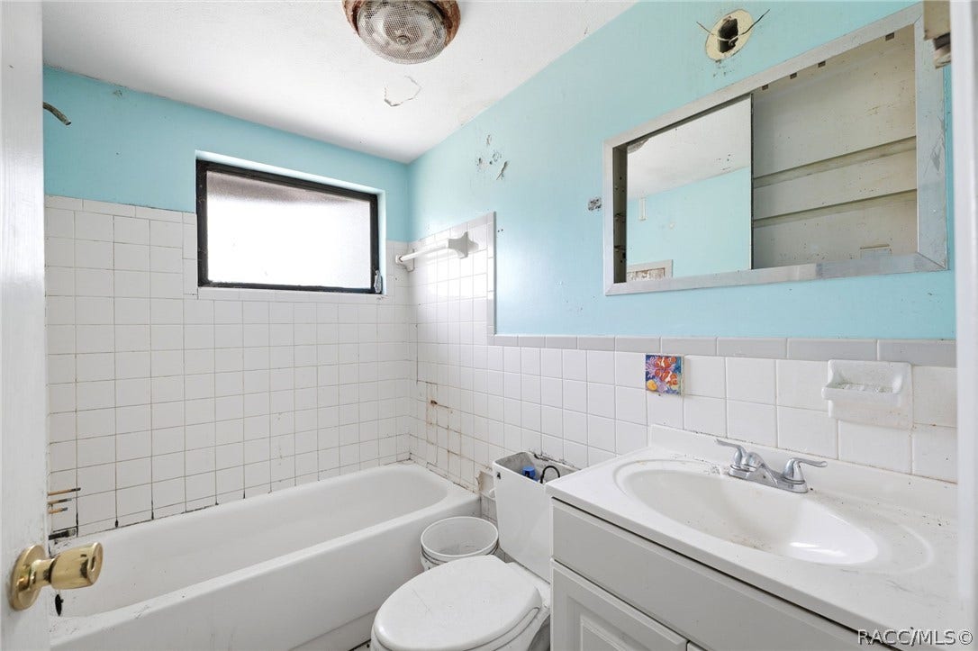 10 S Jackson Street, Beverly Hills, FL 34465 Bathroom