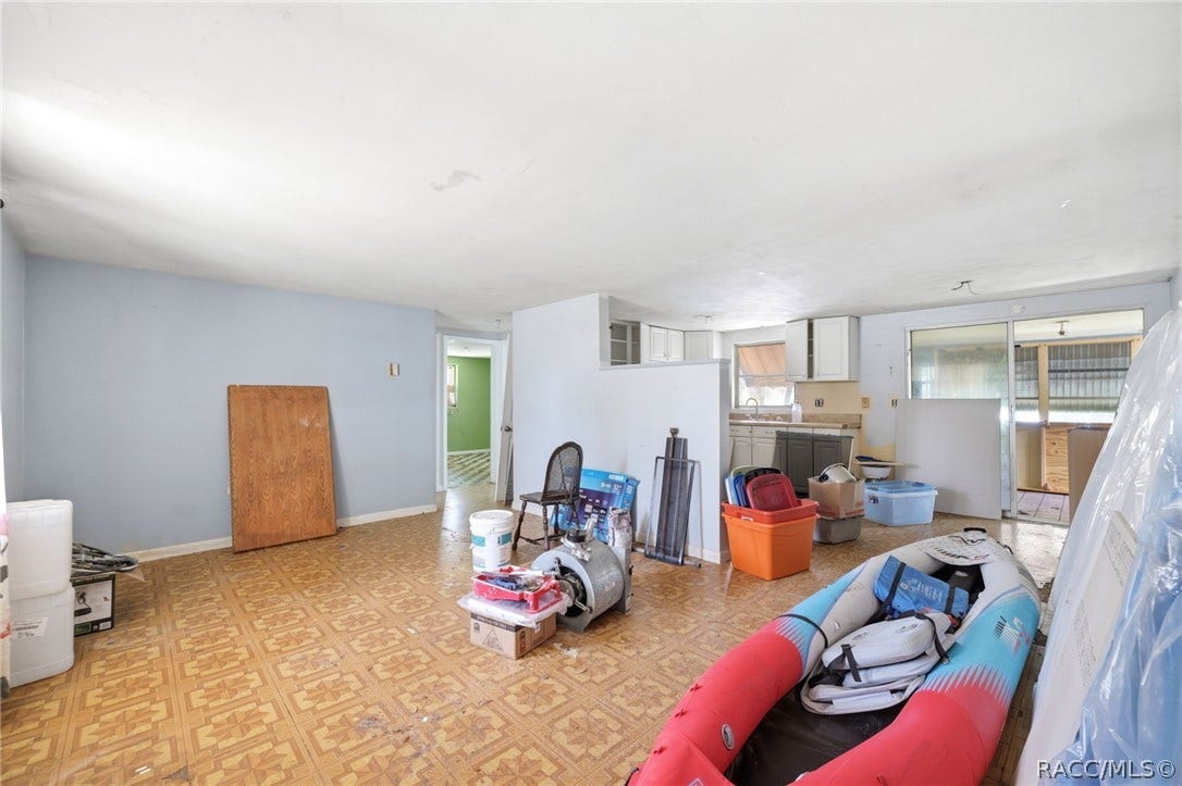 10 S Jackson Street, Beverly Hills, FL 34465 Living/Kitchen