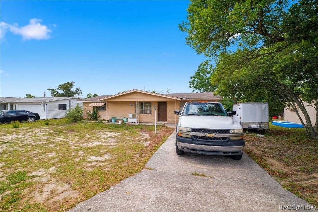 10 S Jackson Street, Beverly Hills, FL 34465 Front Exterior