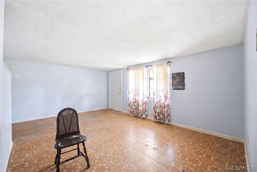 10 S Jackson Street, Beverly Hills, FL 34465 Living