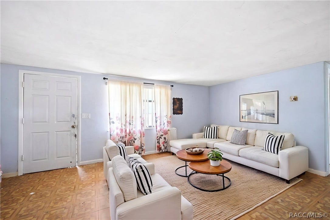 10 S Jackson Street, Beverly Hills, FL 34465 Living (Virtually Staged)