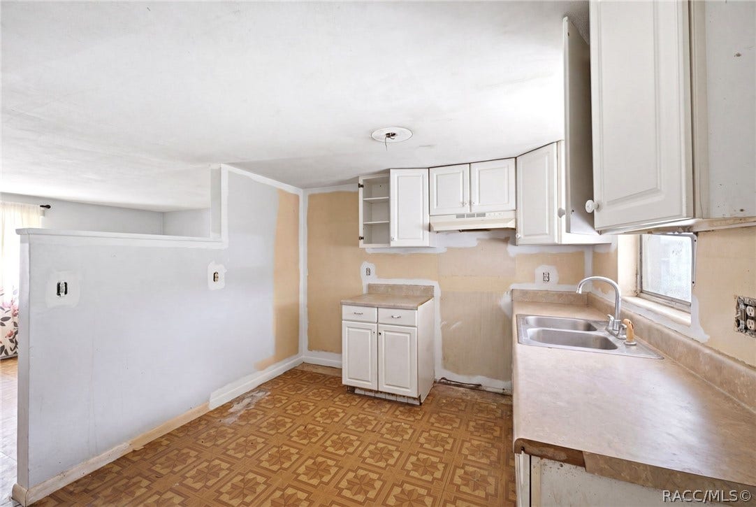 10 S Jackson Street, Beverly Hills, FL 34465 Kitchen