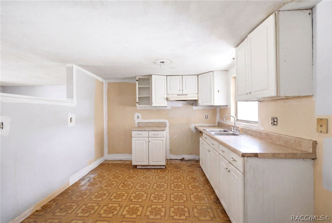 10 S Jackson Street, Beverly Hills, FL 34465 Kitchen