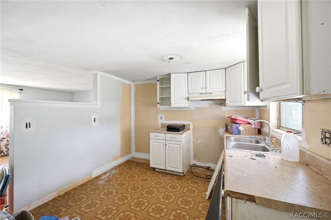 10 S Jackson Street, Beverly Hills, FL 34465 Kitchen