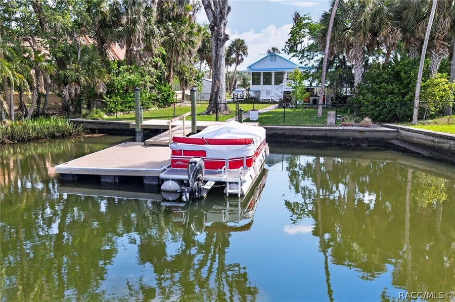 Property photo for 1174 SE Kings Bay Drive, Crystal River, FL