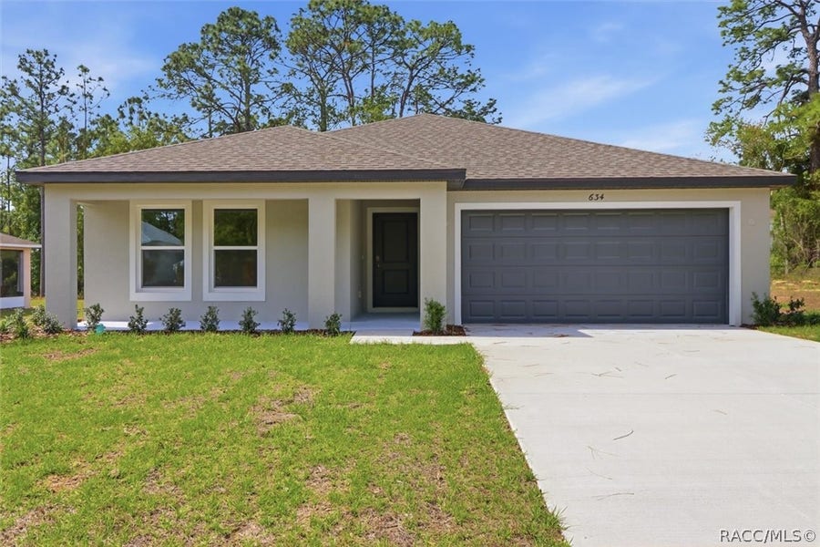 Property photo for 634 W Newbury Street, Dunnellon, FL