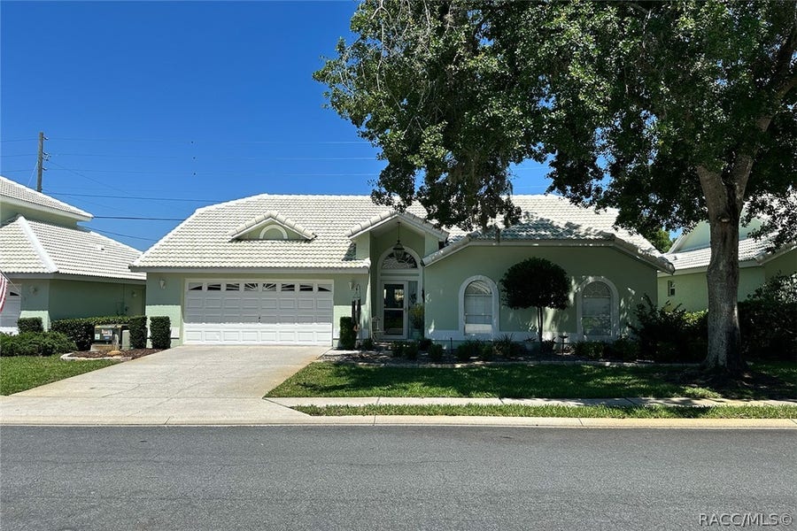 Property photo for 800 Balmoral Court, Inverness, FL