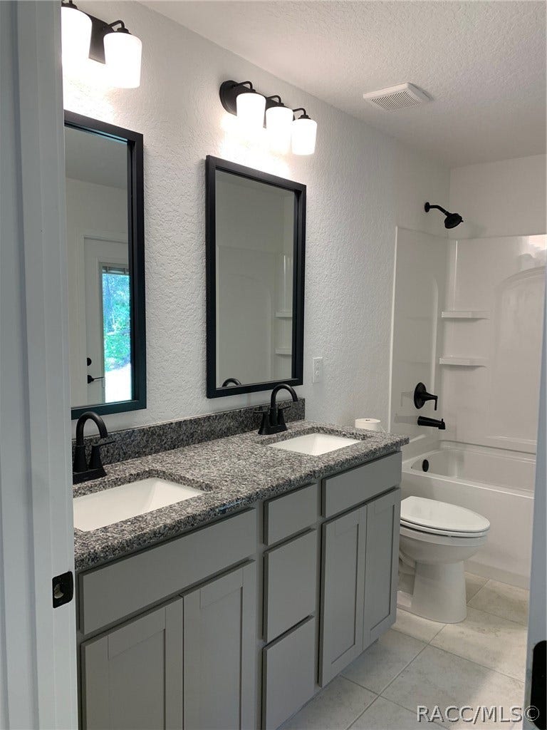 5202 N Allamandra Drive, Beverly Hills, FL 34465 Guest bath w/entrance to lanai