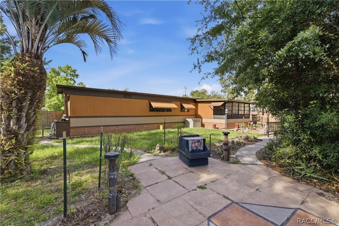 7509 W Merry Lane, Homosassa, FL 34446 Barbeque Area