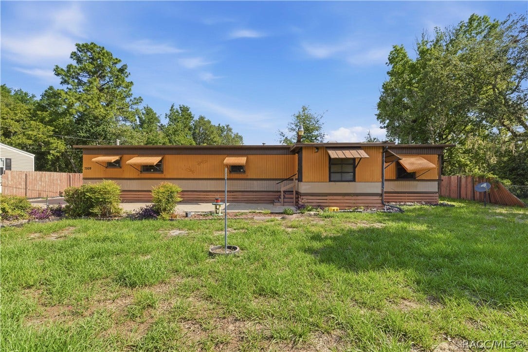7509 W Merry Lane, Homosassa, FL 34446 Full Perimeter Fencing