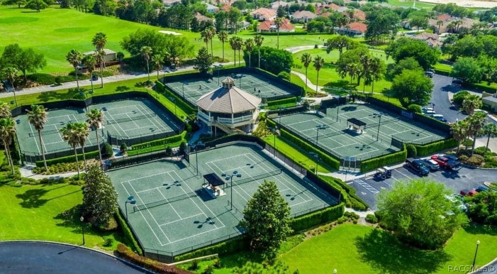Tennis club with Har tru Courts and all levels of leagues