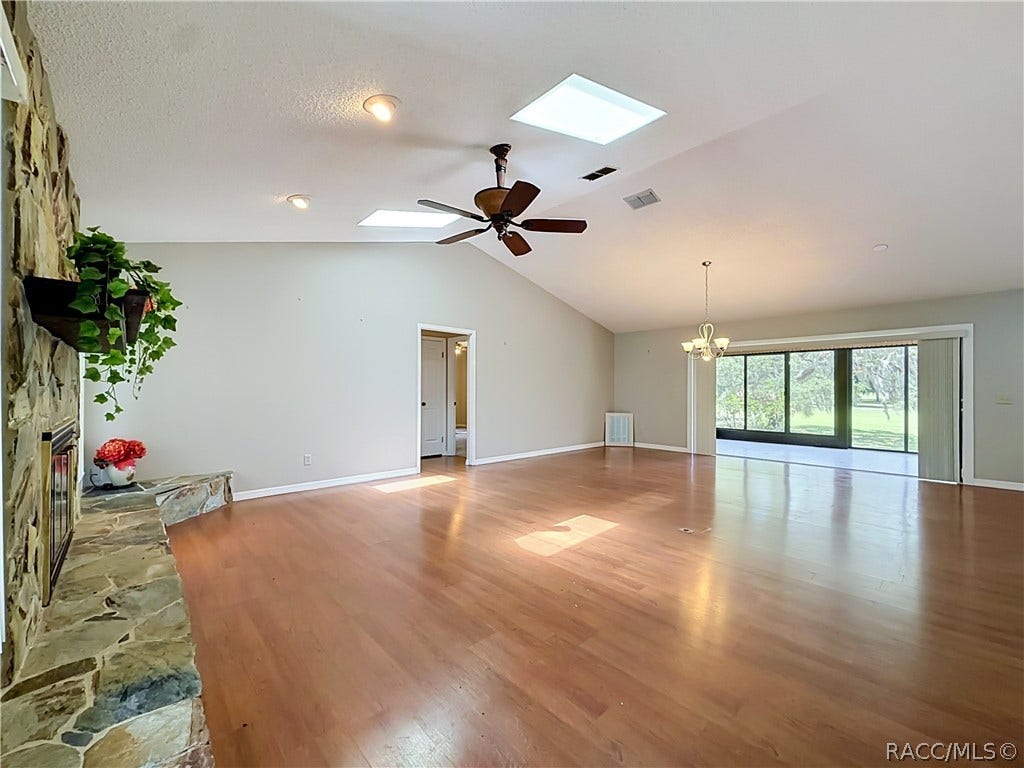 8831 E Sandpiper Drive, Inverness, FL 34450 8831 E Sandpiper Drive, Inverness, FL 34450