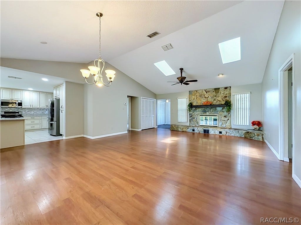 8831 E Sandpiper Drive, Inverness, FL 34450 8831 E Sandpiper Drive, Inverness, FL 34450