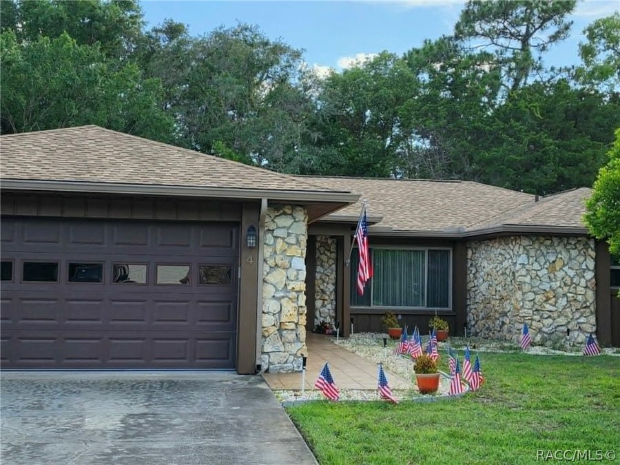 Property photo for 4 Laurelcherry Court, Homosassa, FL