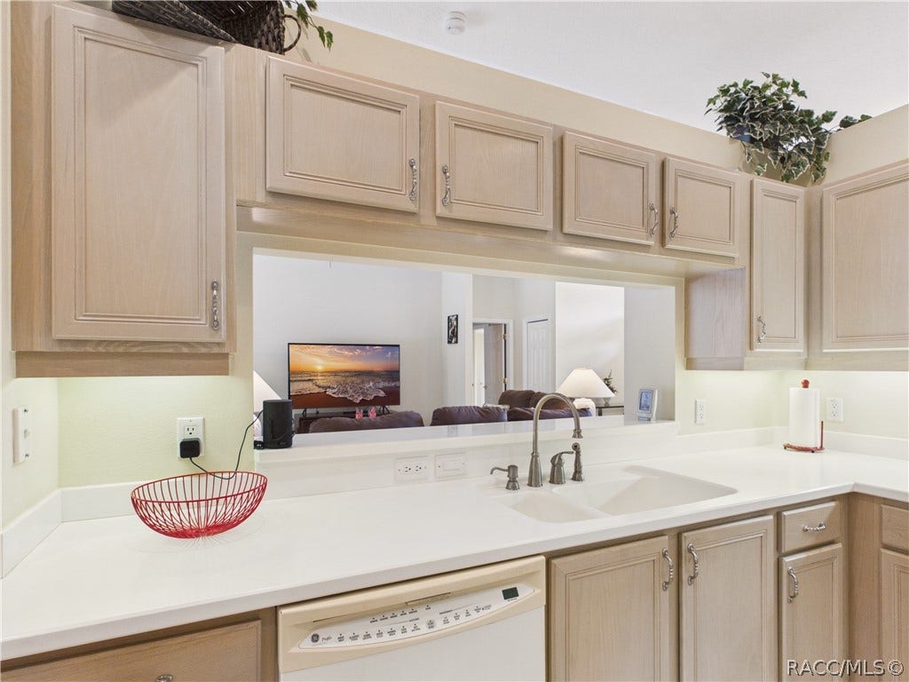 10 Rudbeckia Court, Homosassa, FL 34446 KITCHEN 2 OPPOSITE VIEW OF THE SINK AREA