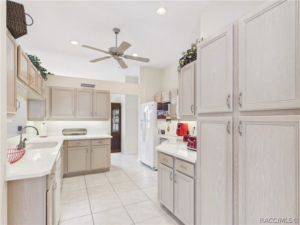 10 Rudbeckia Court, Homosassa, FL 34446 KITCHEN 3 VIEW BACK TO THE ENTRANCE
