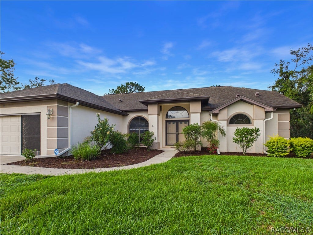 10 Rudbeckia Court, Homosassa, FL 34446 PATH TO THE FRONT DOOR