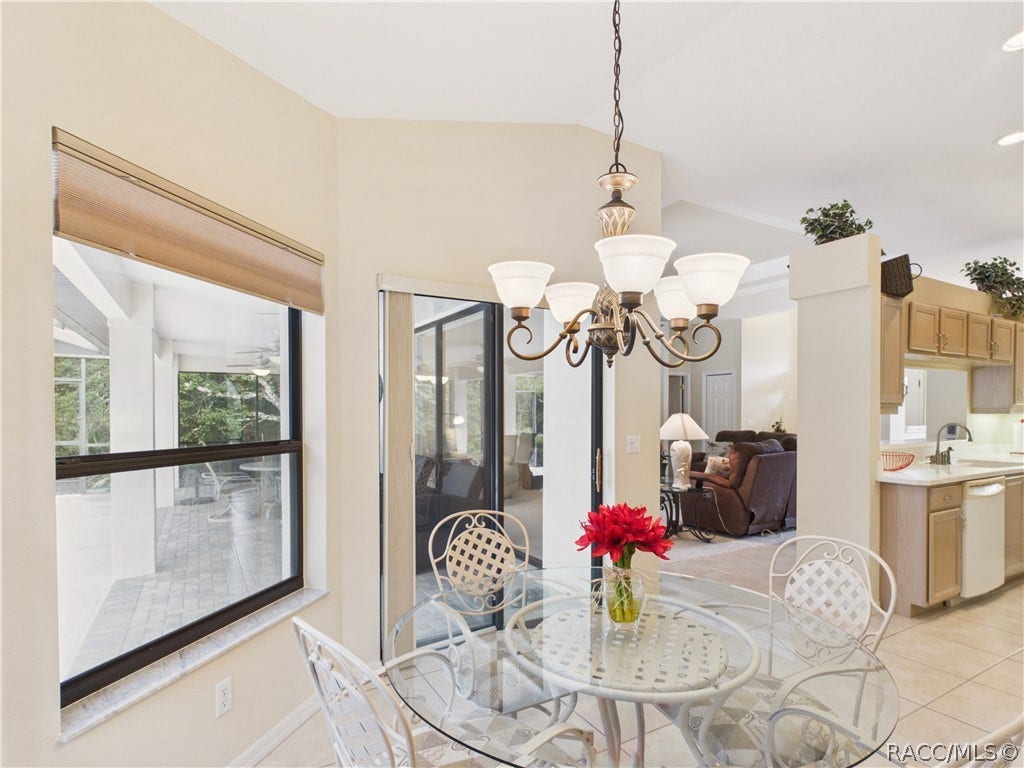 10 Rudbeckia Court, Homosassa, FL 34446 BREAKFAST NOOK LOOKING BACK TO THE KITCHEN
