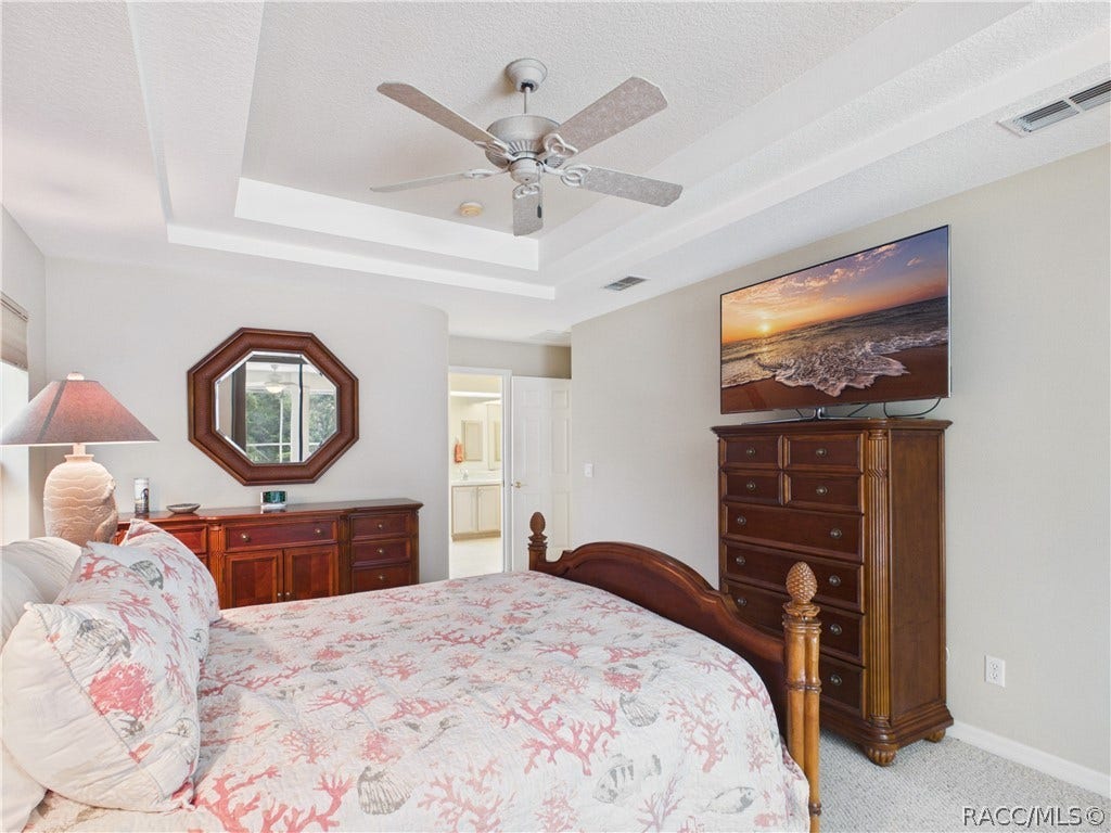 10 Rudbeckia Court, Homosassa, FL 34446 MASTERBEDROOM 4 VIEW TOWARDS THE ENTRANCE.