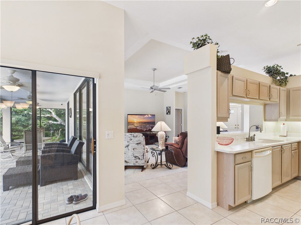 10 Rudbeckia Court, Homosassa, FL 34446 BREAKFAST NOOK OPENS TO THE gREAT ROOM KITCHEN