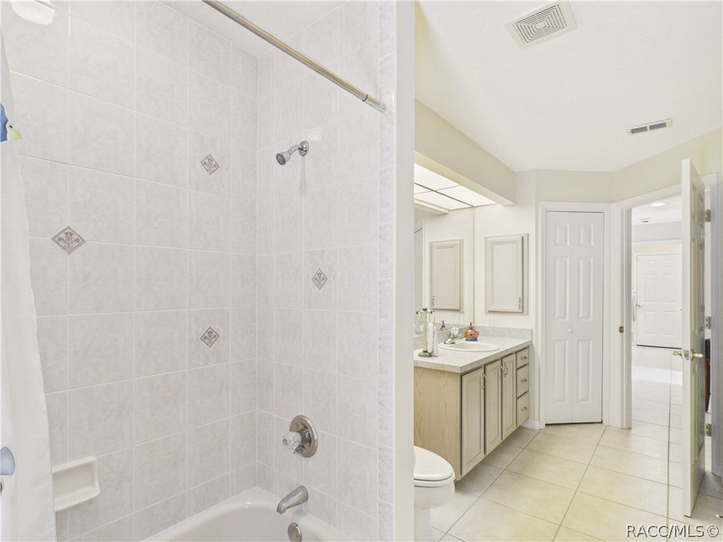 10 Rudbeckia Court, Homosassa, FL 34446 GUEST BATHROOM 1 OPPOSITE VIEW