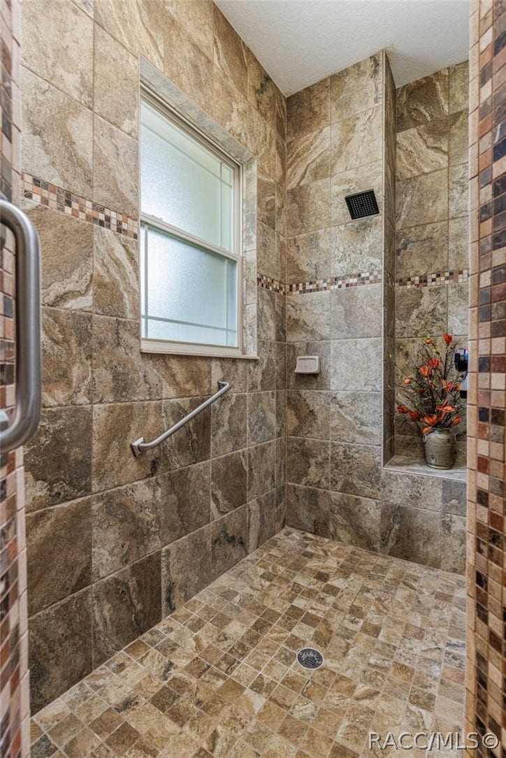 4750 W Mohawk Drive, Beverly Hills, FL 34465 spacious tile shower