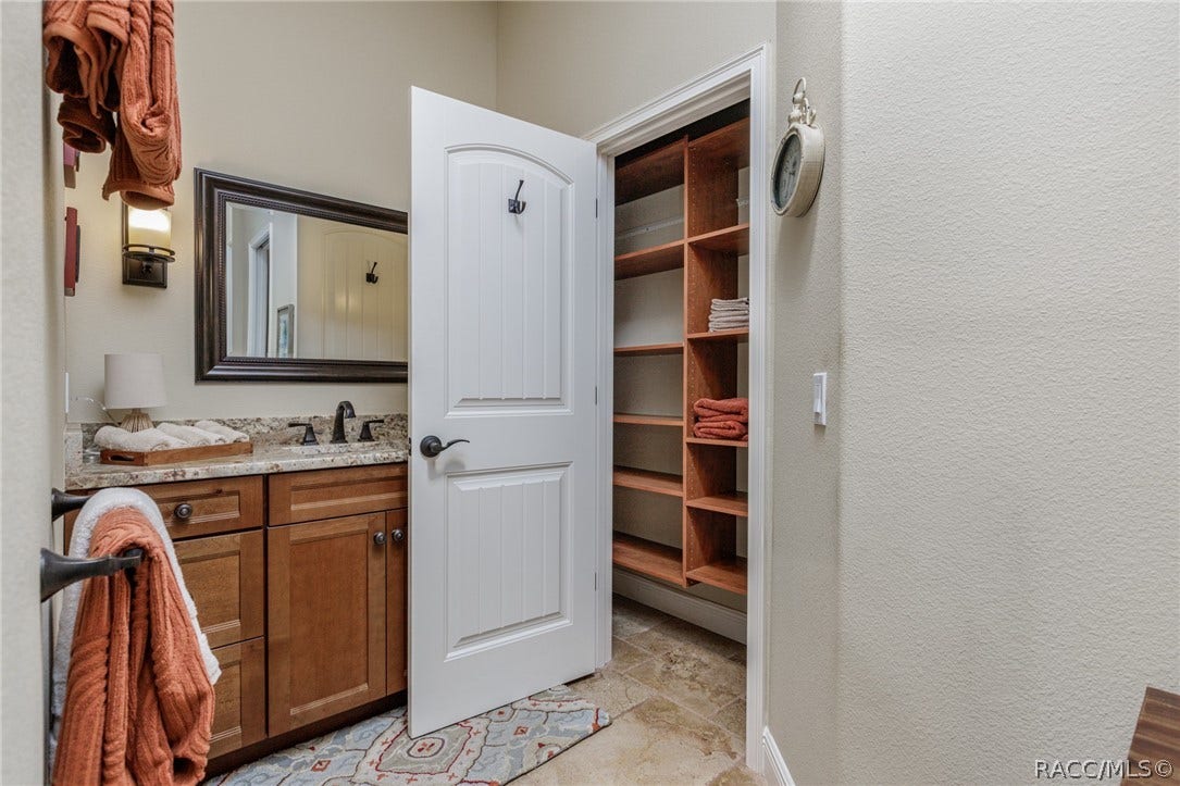 4750 W Mohawk Drive, Beverly Hills, FL 34465 linen closet