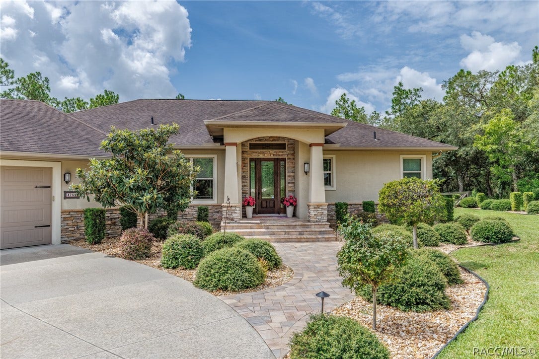 4750 W Mohawk Drive, Beverly Hills, FL 34465 Welcome home!
