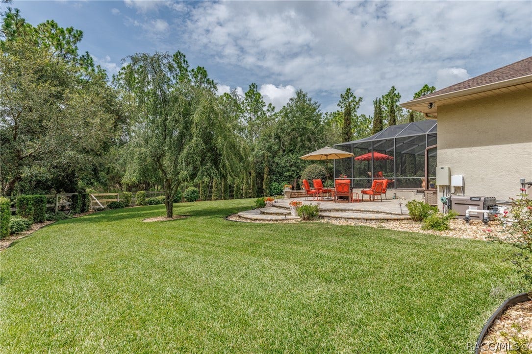 4750 W Mohawk Drive, Beverly Hills, FL 34465 side yard