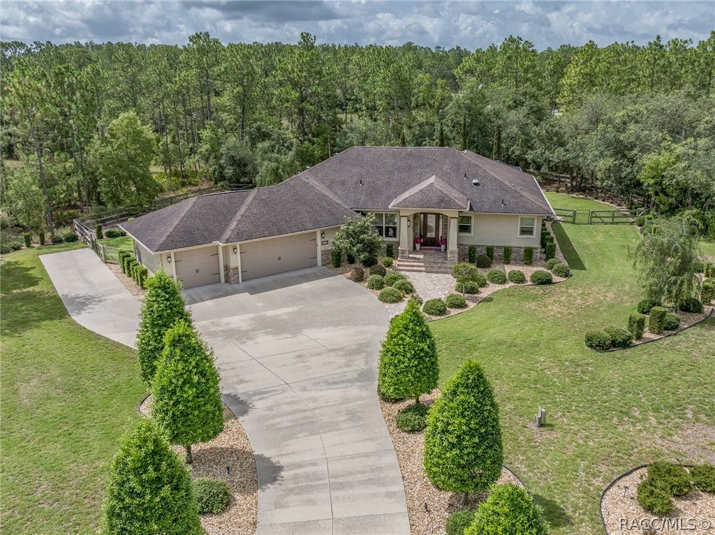 4750 W Mohawk Drive, Beverly Hills, FL 34465 3/2/3 on over 2 acres