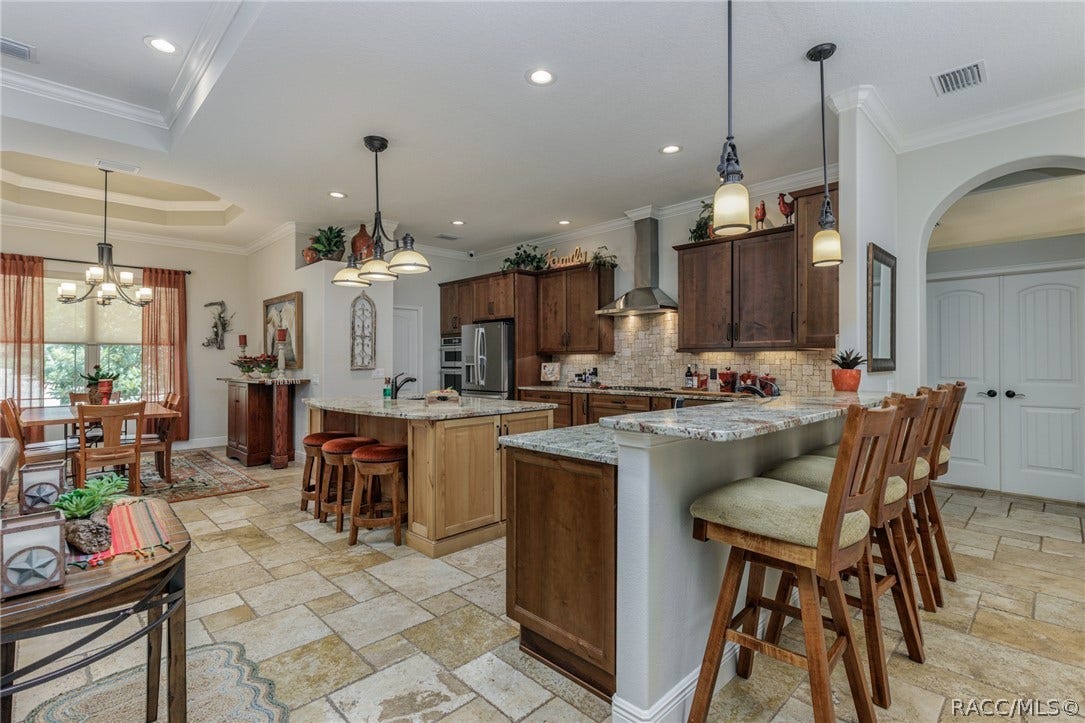 4750 W Mohawk Drive, Beverly Hills, FL 34465 Kitchen with Breakfast bar