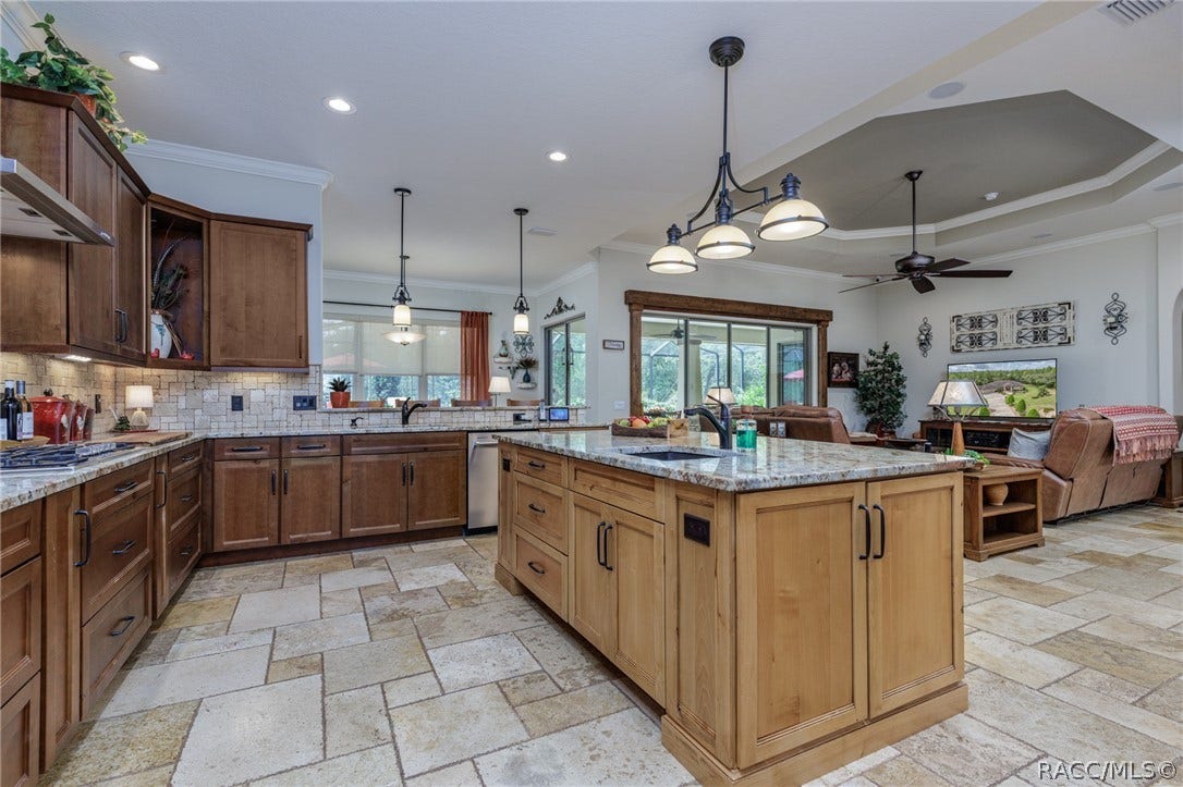 4750 W Mohawk Drive, Beverly Hills, FL 34465 Island with prep sink & bar