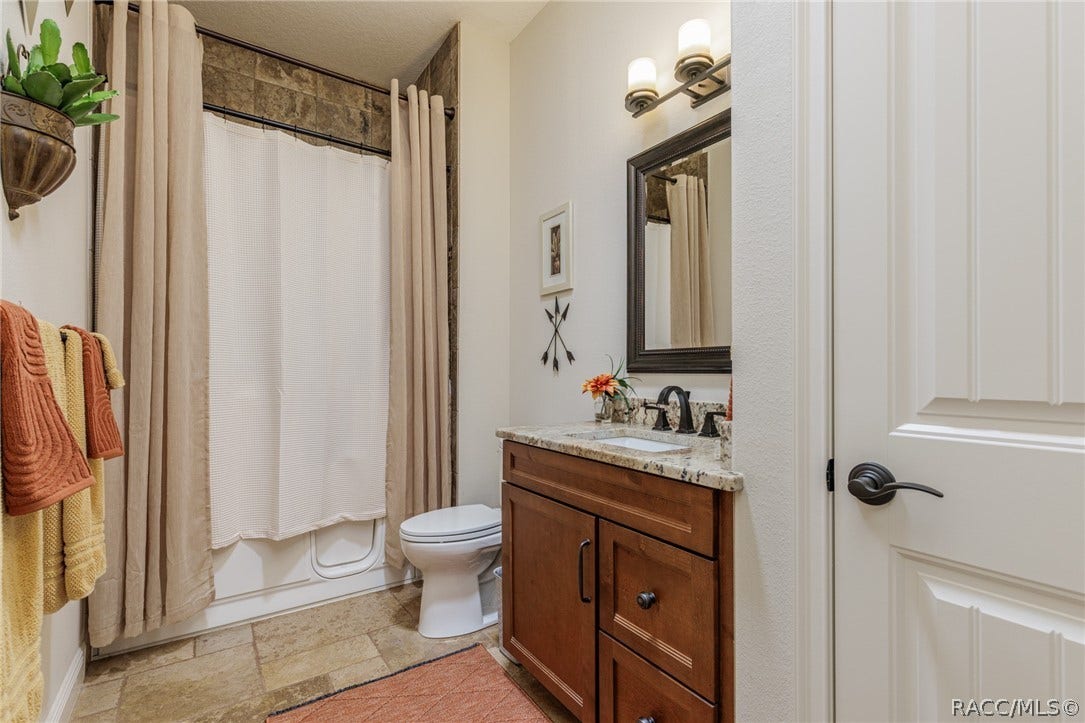 4750 W Mohawk Drive, Beverly Hills, FL 34465 Guest bath