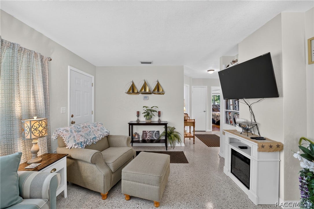 20303 SW Rainbow Lakes Boulevard, Dunnellon, FL 34431