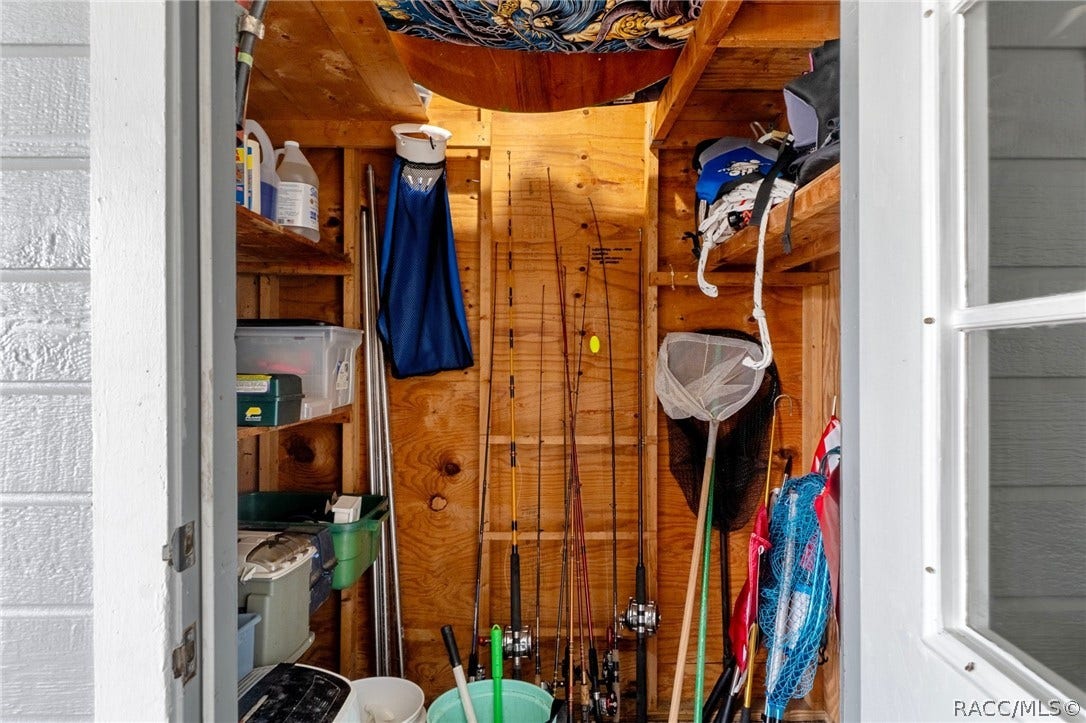 1035 N Appalachian Terrace, Crystal River, FL 34429 storage