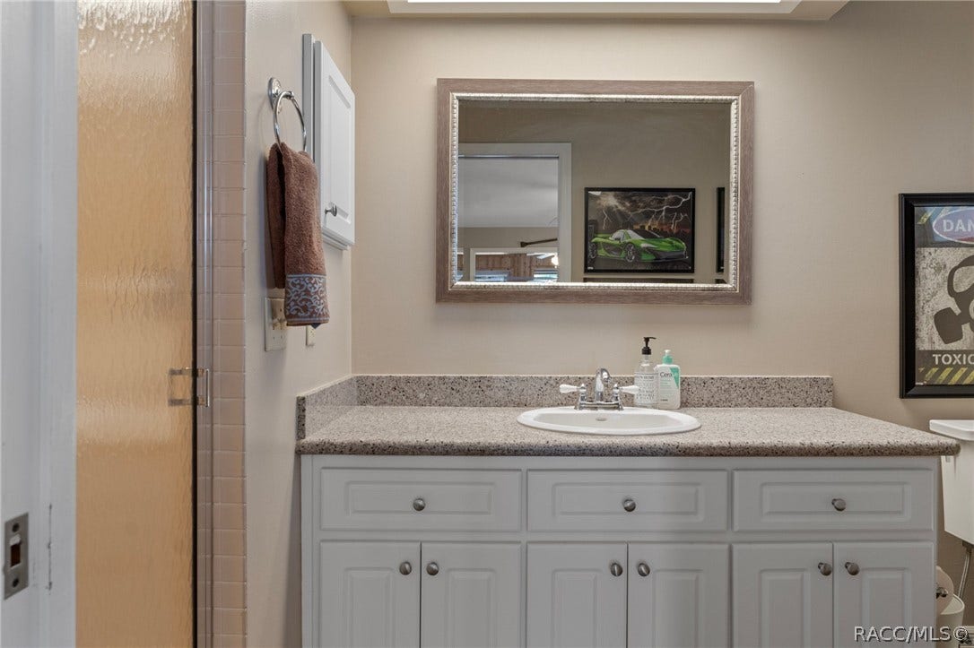 1035 N Appalachian Terrace, Crystal River, FL 34429 downstairs bath