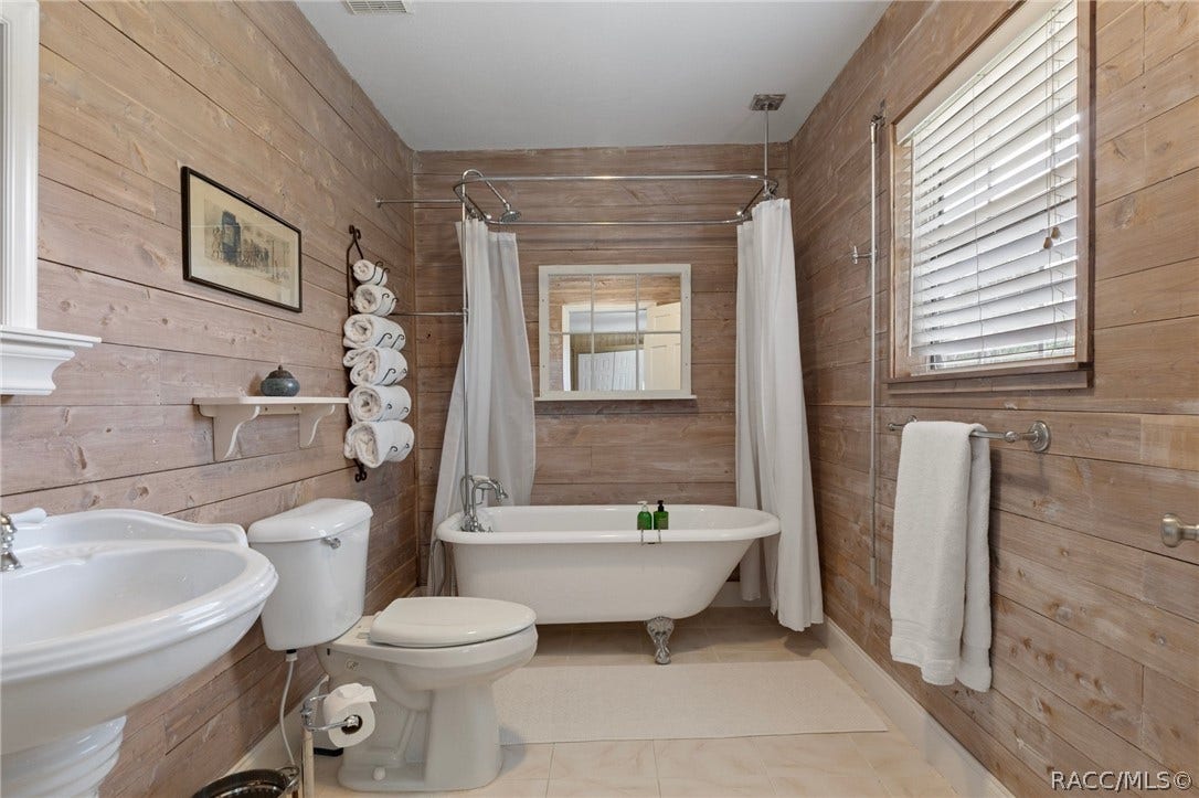 1035 N Appalachian Terrace, Crystal River, FL 34429 2nd bedroom bath