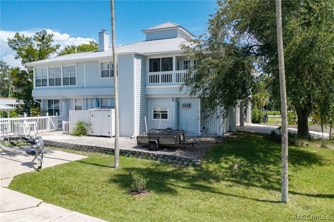 1035 N Appalachian Terrace, Crystal River, FL 34429 side yard and gravel trailer pad