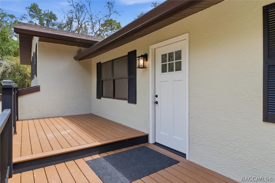 8601 N Maple Avenue, Crystal River, FL 34428 Level 2 - Entry