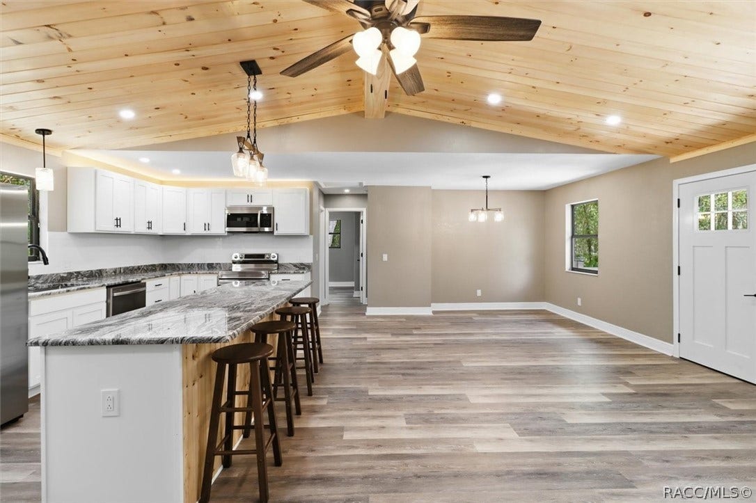 8601 N Maple Avenue, Crystal River, FL 34428 Level 2 - Main Living